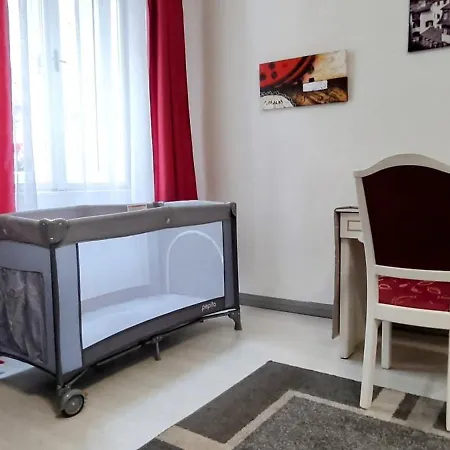 Julia Apartment *