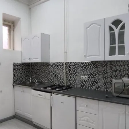 Julia * Βουδαπέστη